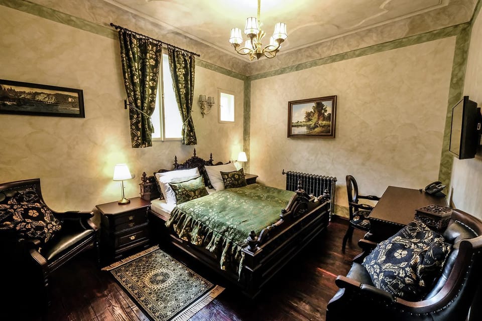 Photo of the whole room, Bedroom