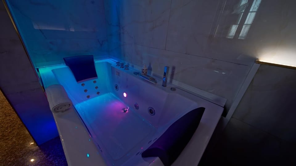 Hot Tub, Bathroom, Bath