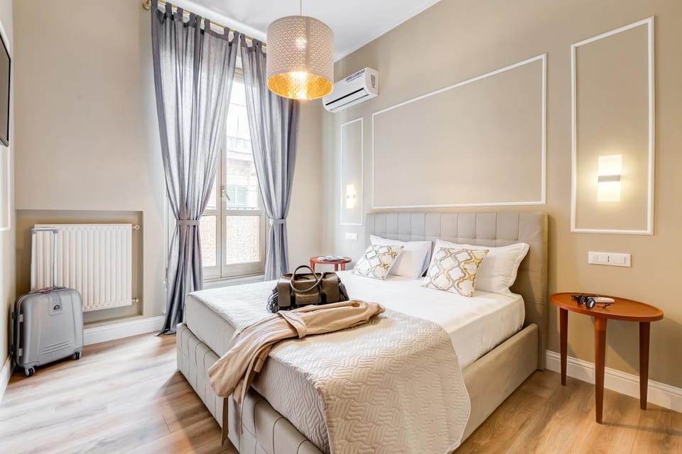 Photo of the whole room, Decorative detail, Bedroom