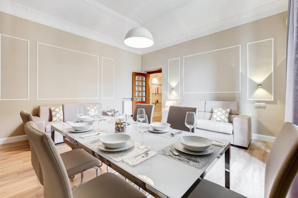 Kitchen or kitchenette, Living room, Decorative detail, Dining area