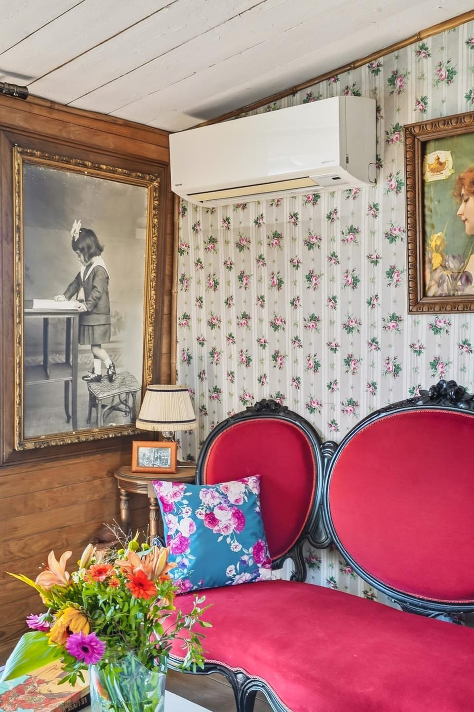 Living room, Decorative detail, Seating area