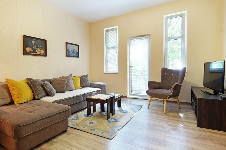 Summer, Living room