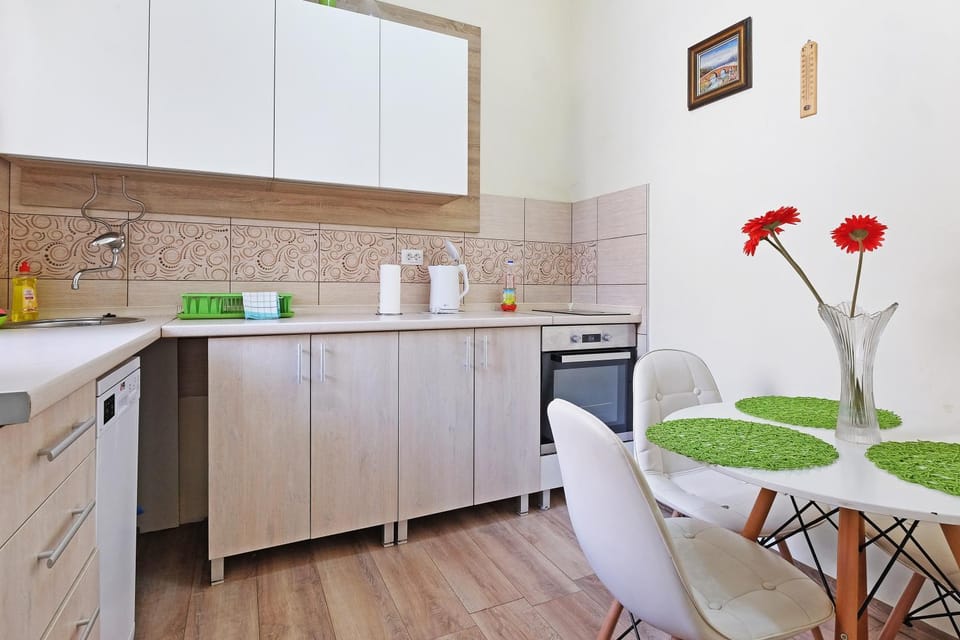 dishwasher, minibar, pet friendly, toaster, kitchen