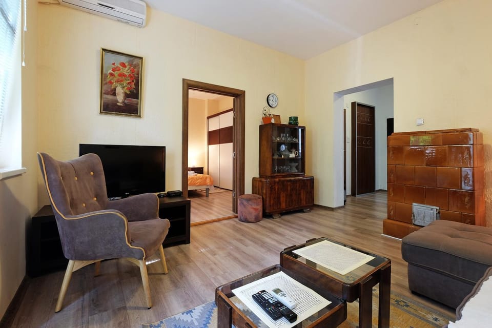 Summer, TV and multimedia, Seating area, internet