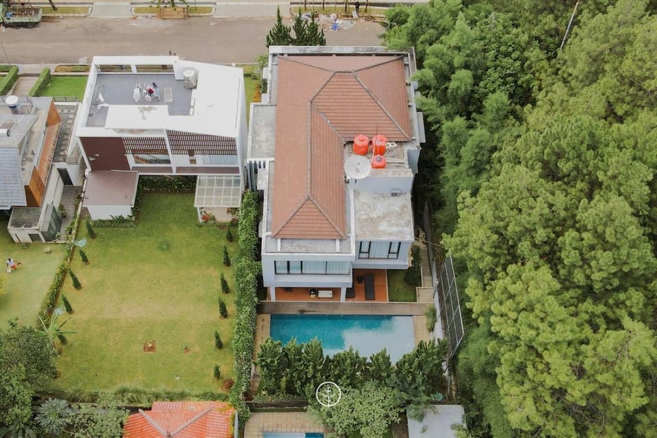 Harmony Hilltop City View Villa 4 Bedrooms With a Private Heated Swimming Pool and a Billiard Table Villa in Bandung