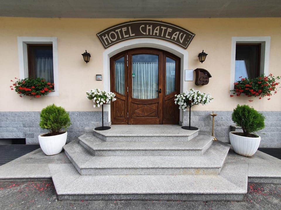 Hotel Ristorante Château Hotel in Aosta Valley, Italy