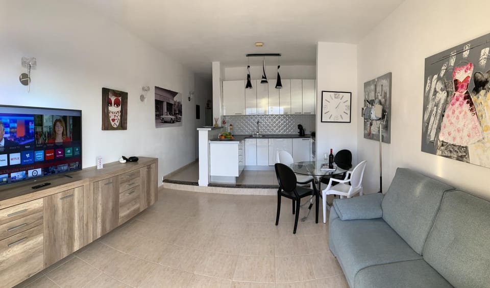 Kitchen or kitchenette, Seating area