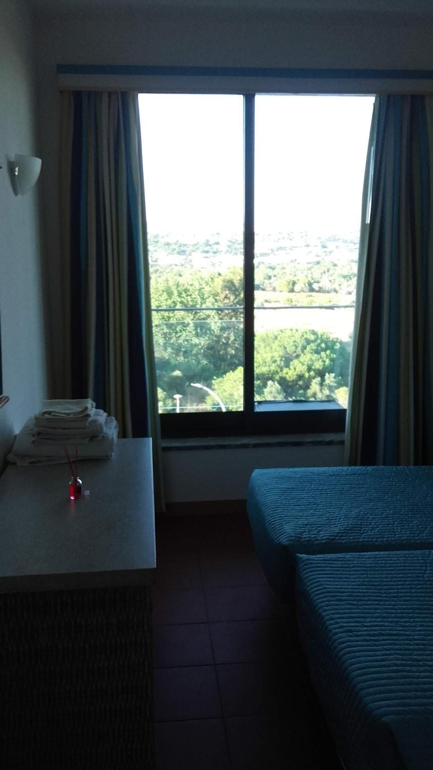 Bedroom, Mountain view