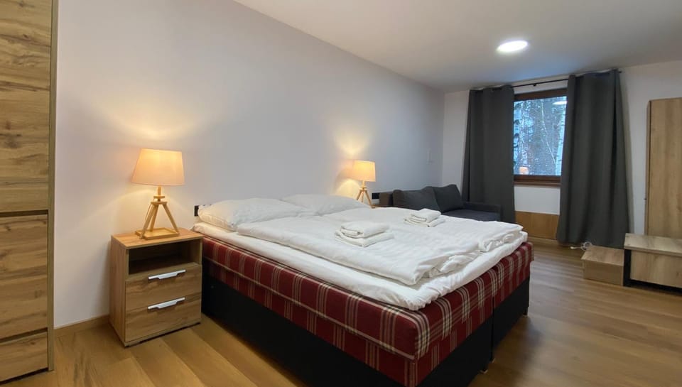 Photo of the whole room, Bedroom