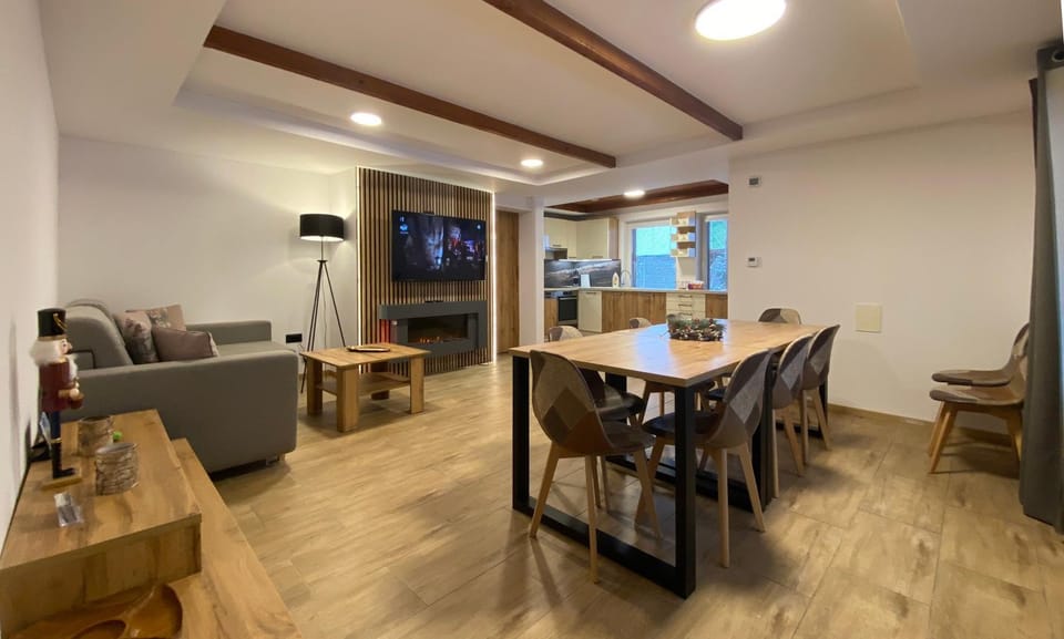 Living room, Seating area, Dining area, Evening entertainment