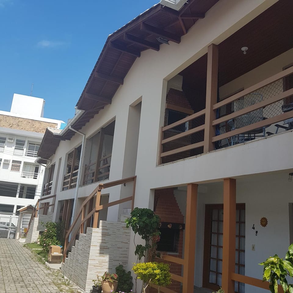 solar norte no centro dos ingleses a 50 metros da praia Apartment in Florianopolis