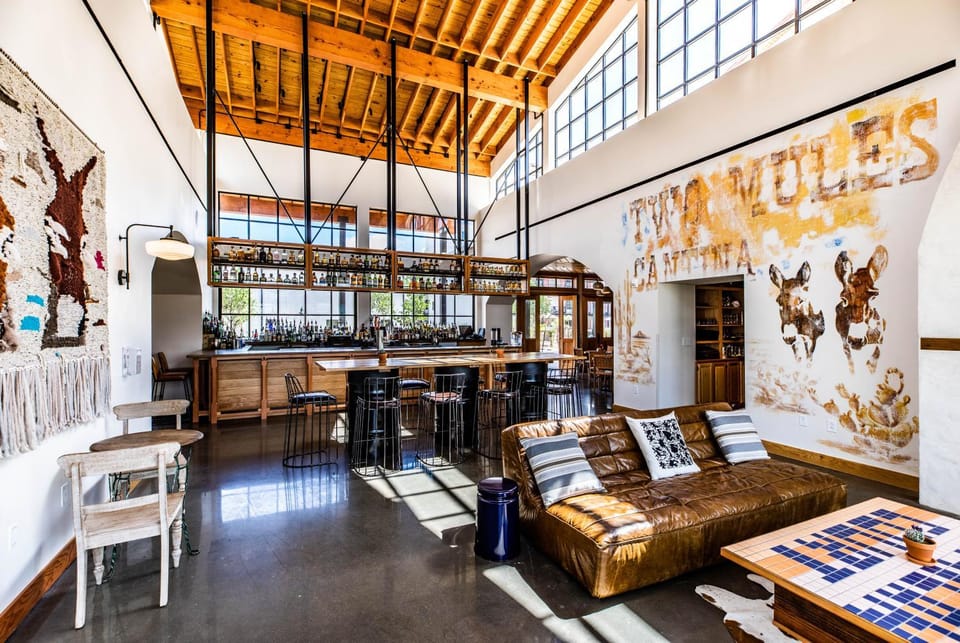 Lounge or bar, Drinks