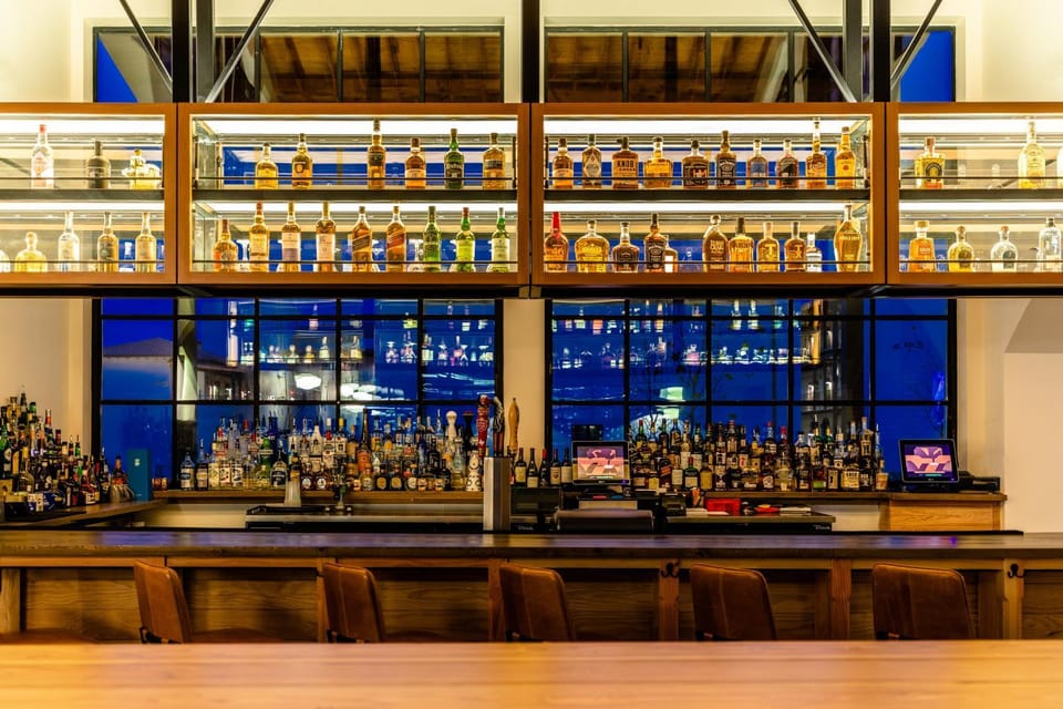 Restaurant/places to eat, Lounge or bar, Lounge or bar, Food and drinks, Drinks