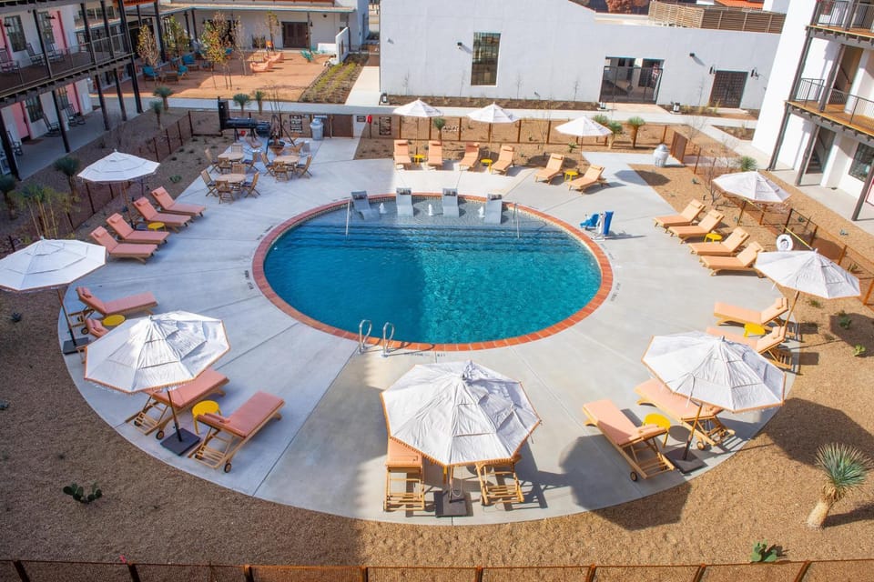 Property building, Swimming pool, Swimming pool