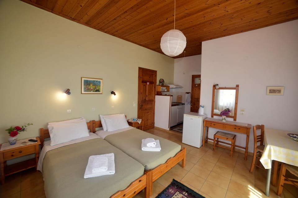 Bed, Kitchen or kitchenette