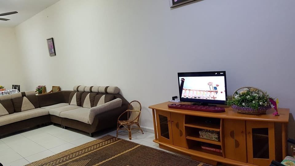 Communal lounge/ TV room, TV and multimedia, Living room, Seating area, Evening entertainment
