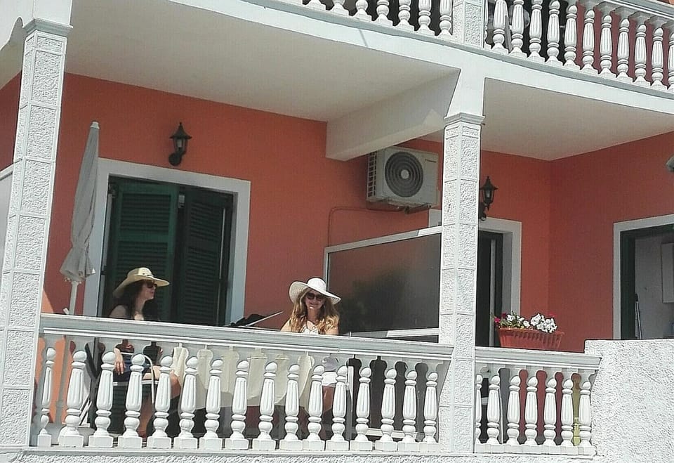 Facade/entrance, Balcony/Terrace