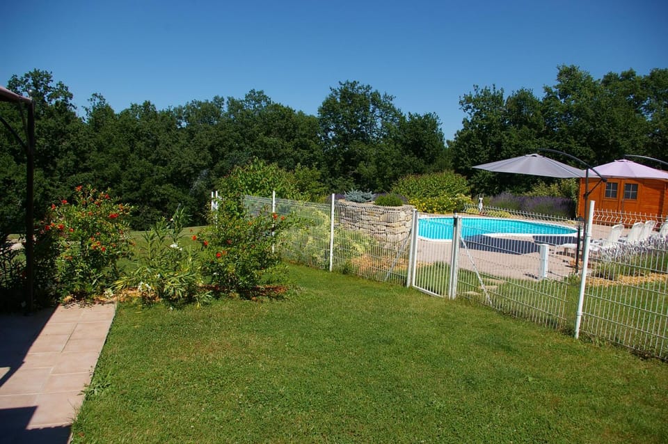 Property building, Pool view
