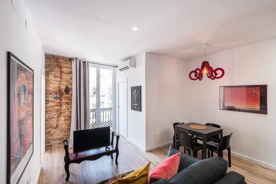 TV and multimedia, Living room, Seating area, Dining area