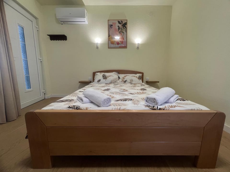 Peace Luxury Studios & Private Parking Apartment in Serbia