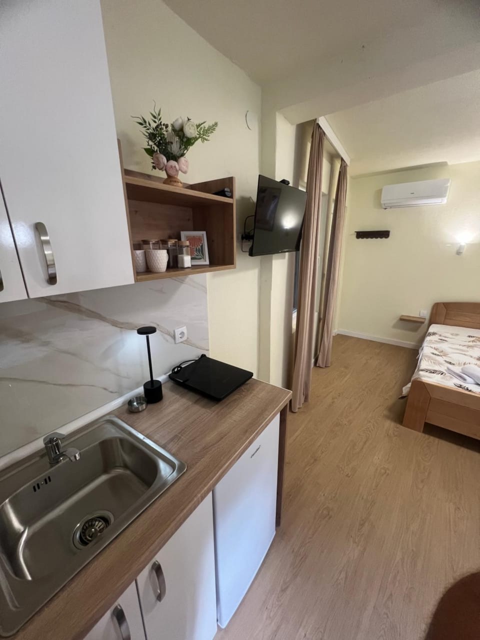 Peace Luxury Studios & Private Parking Apartment in Serbia