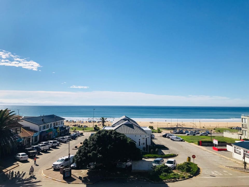 Sea view, Street view