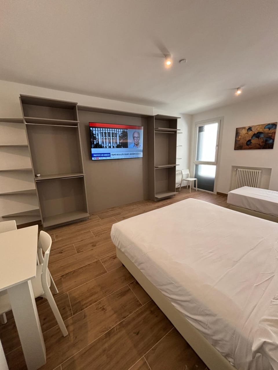 Bed, TV and multimedia, Living room, Photo of the whole room, Bedroom, wardrobe