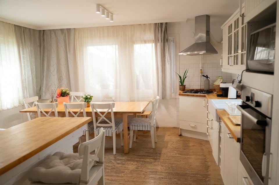 Tisch Vendégház Bed and Breakfast in Hungary