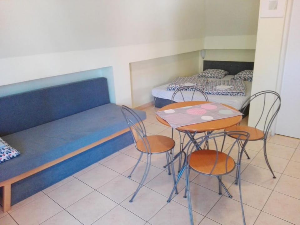 Photo of the whole room, Seating area, Bedroom