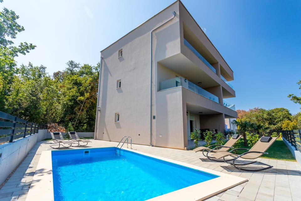 Property building, Swimming pool