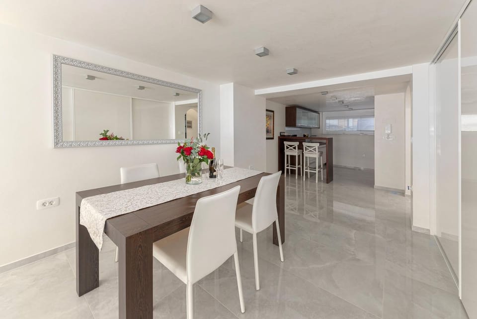Kitchen or kitchenette, Dining area, Breakfast