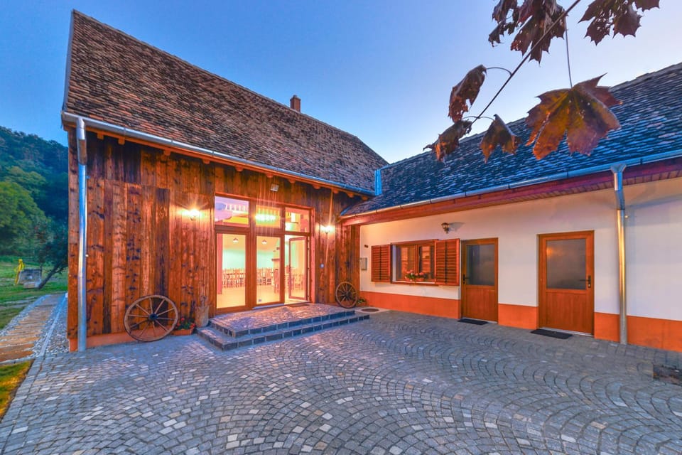 Property building, Restaurant/places to eat