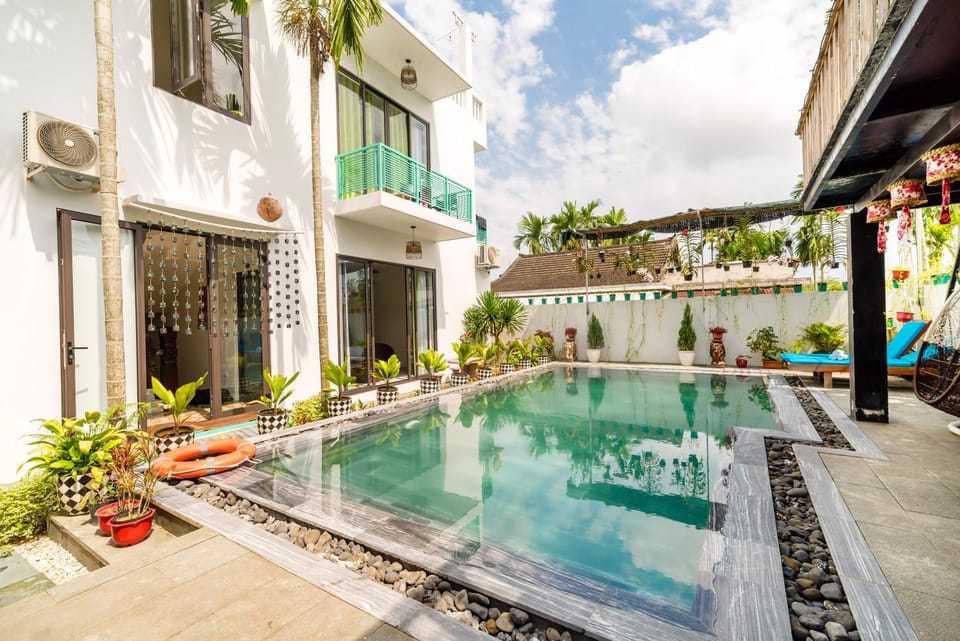 Property building, Swimming pool, Swimming pool