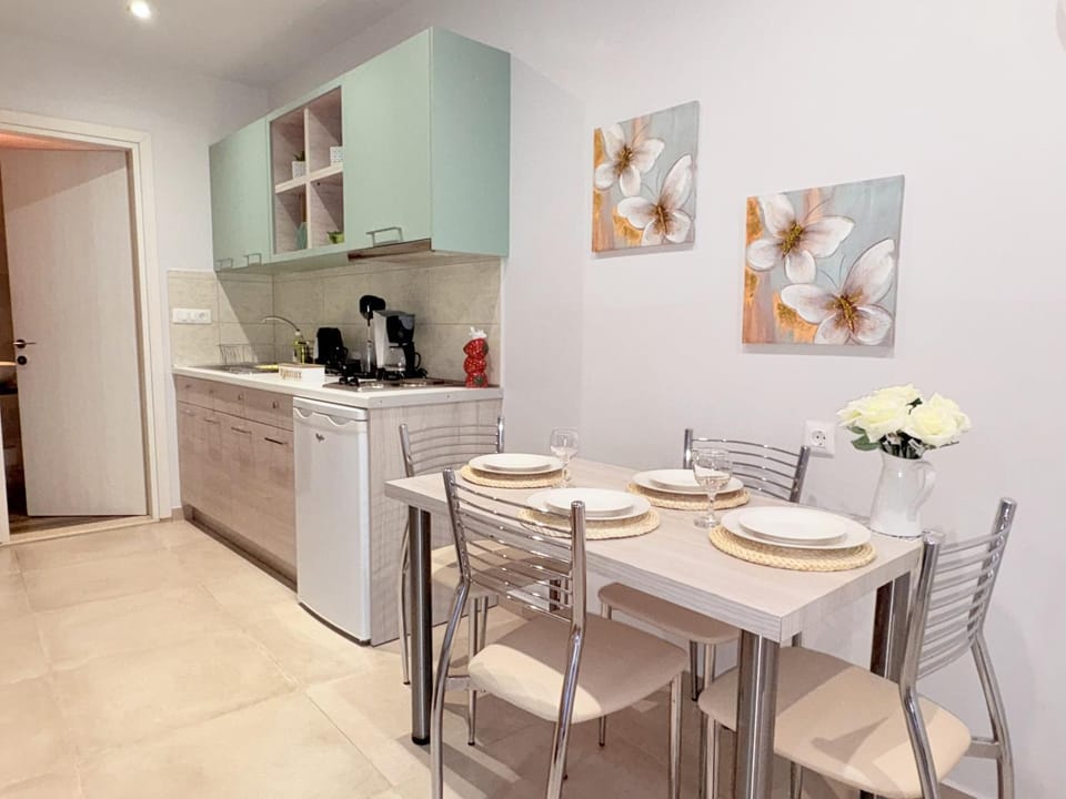 Coffee/tea facilities, Dining area, Lunch