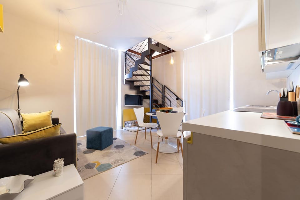 TV and multimedia, Kitchen or kitchenette, Living room, Seating area, Dining area, Communal kitchen