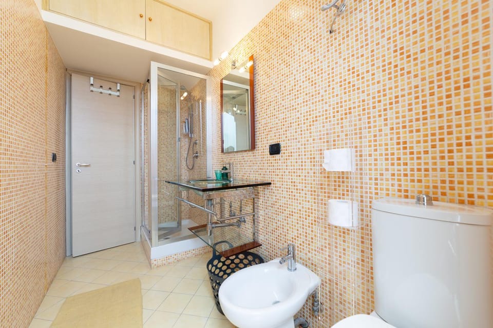 Shower, Toilet, Bathroom