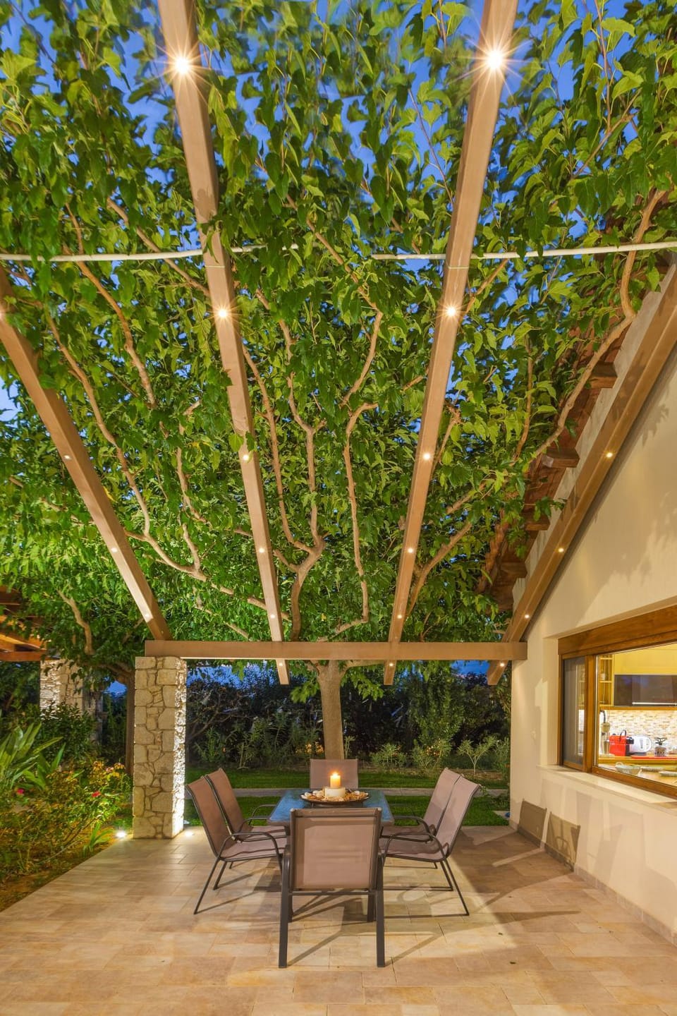 Patio, Dining area