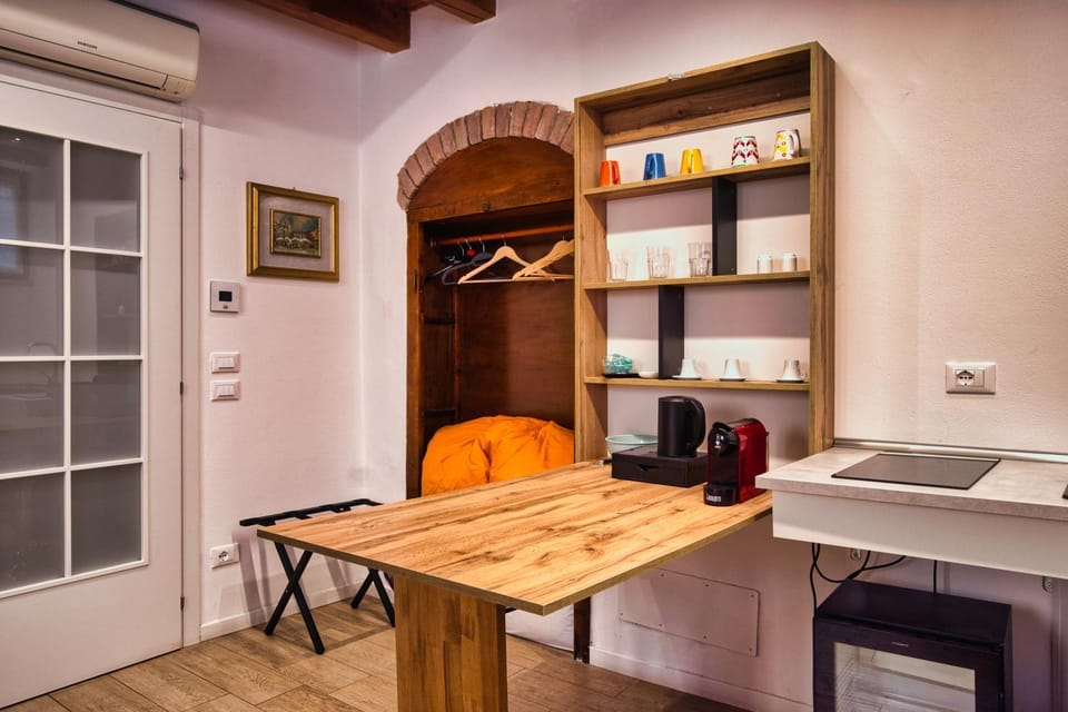 Kitchen or kitchenette, Seating area, Dining area