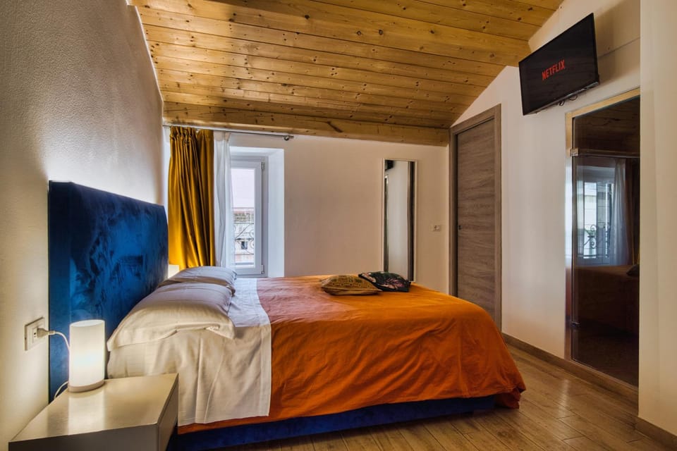 Bed, TV and multimedia, Photo of the whole room, Bedroom, wardrobe