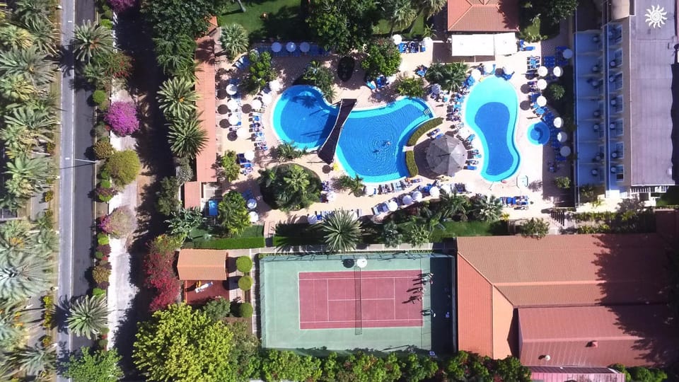 Day, Neighbourhood, Bird's eye view, Squash, View (from property/room), Tennis court, Garden view, Landmark view, Pool view, Street view, Swimming pool, Quiet street view