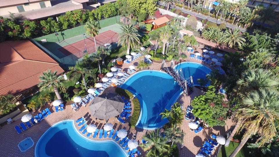Day, Bird's eye view, Garden, View (from property/room), Tennis court, Evening entertainment, Garden view, Landmark view, Pool view, Swimming pool, Sports, Entertainment, children, young children, older children, Family, Inner courtyard view, sunbed