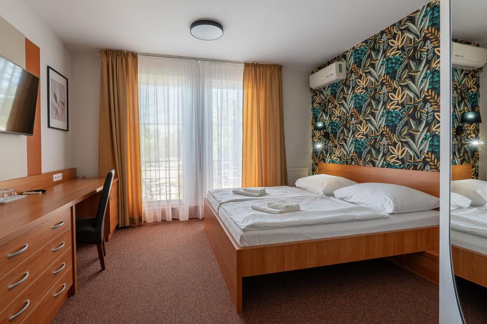 Photo of the whole room, Bedroom, towels