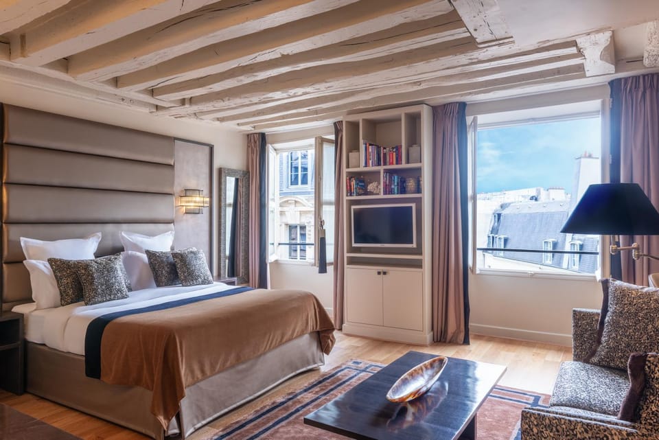 Bed, Library, Living room, Photo of the whole room, Seating area, Bedroom
