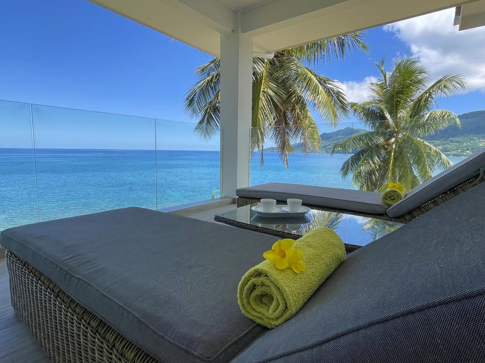 Day, Natural landscape, Balcony/Terrace, Beach, Sea view, sunbed, towels