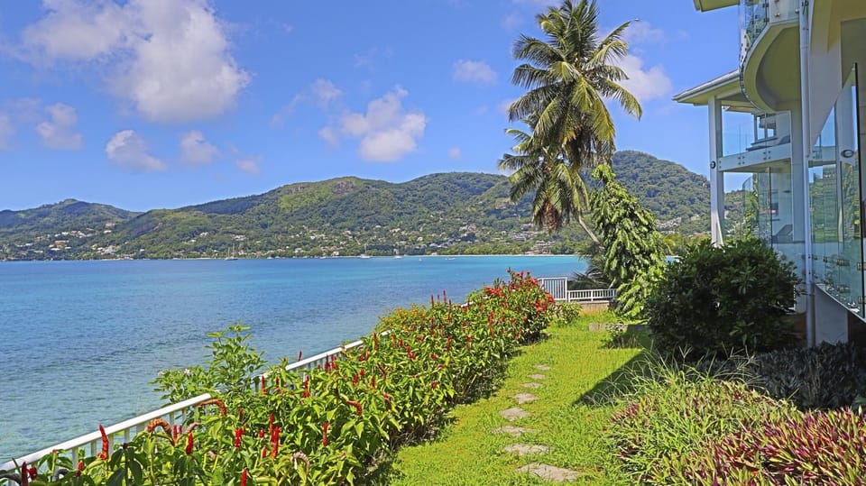 Property building, Nearby landmark, Spring, Day, Natural landscape, Garden, Garden, Garden view, Mountain view, Sea view