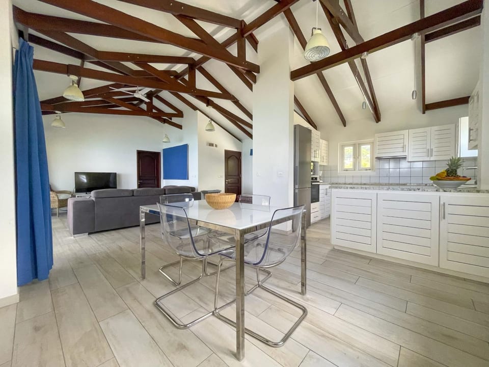 Kitchen or kitchenette, Living room, Seating area, Dining area, minibar, pet friendly, stove