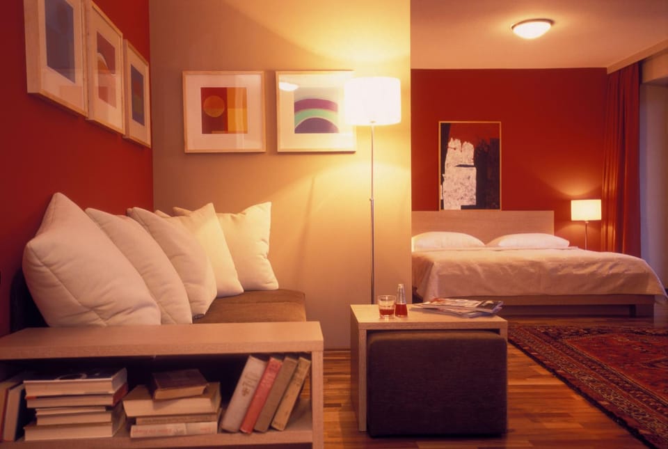 Bed, Seating area