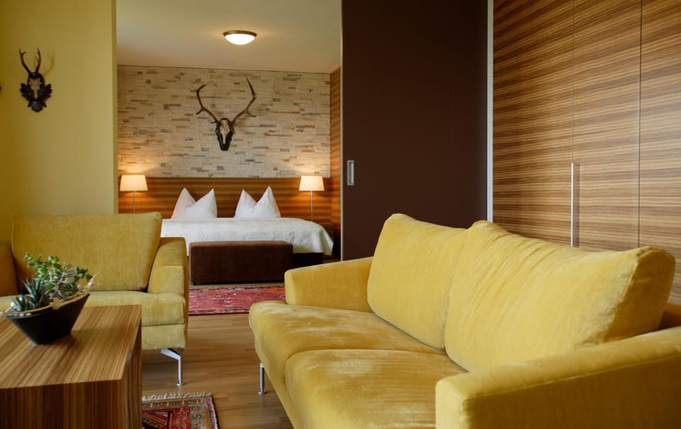 Bed, Seating area