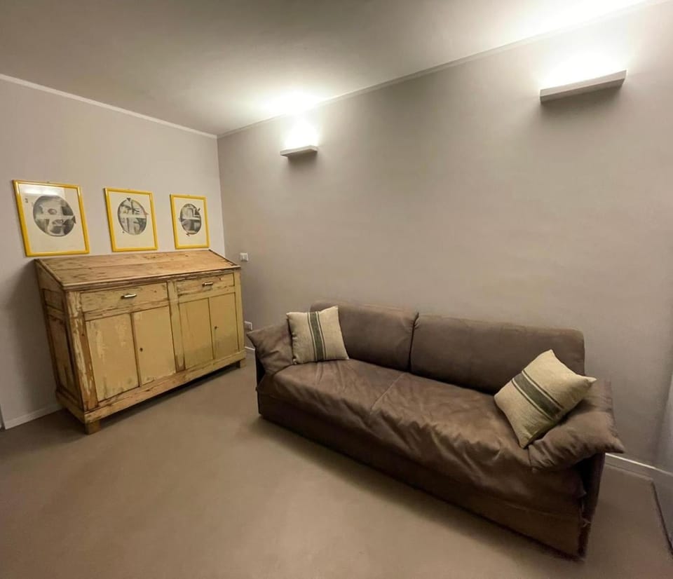 Property building, Seating area