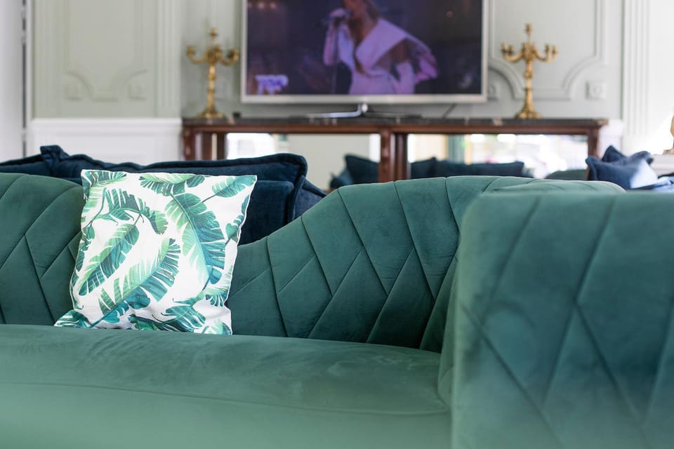 Communal lounge/ TV room
